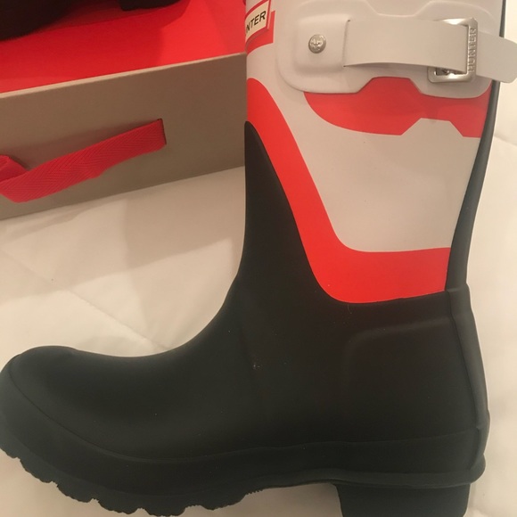 Hunter Original Short Black/Red limited Edition Hunter Size 6 Rain Boot NEW! - Picture 3 of 6